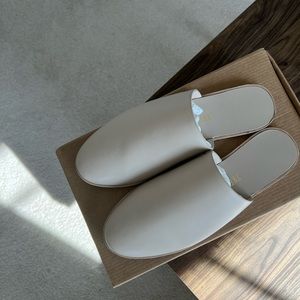 Tkees leather slide mules in bone, size 7